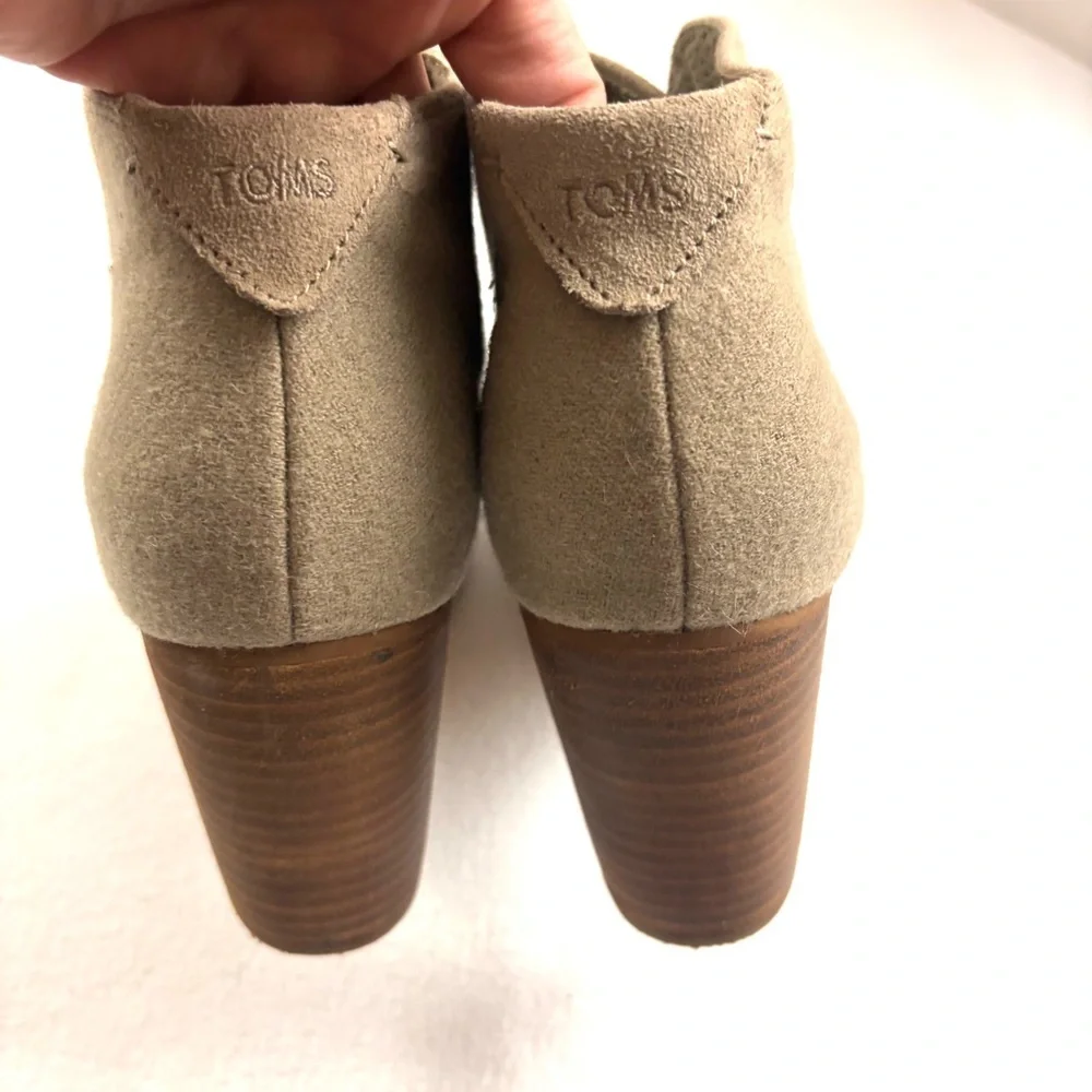 TOMS Lunata Beige Lace-Up‎ Suede Block Heel Metal Tip Lace-Up Ankle Booties W10